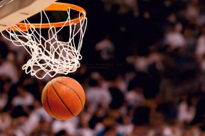 问鼎娱乐-17岁283天！新星摩尔创造历史，成为联盟杯欧联杯最年轻夺冠球员